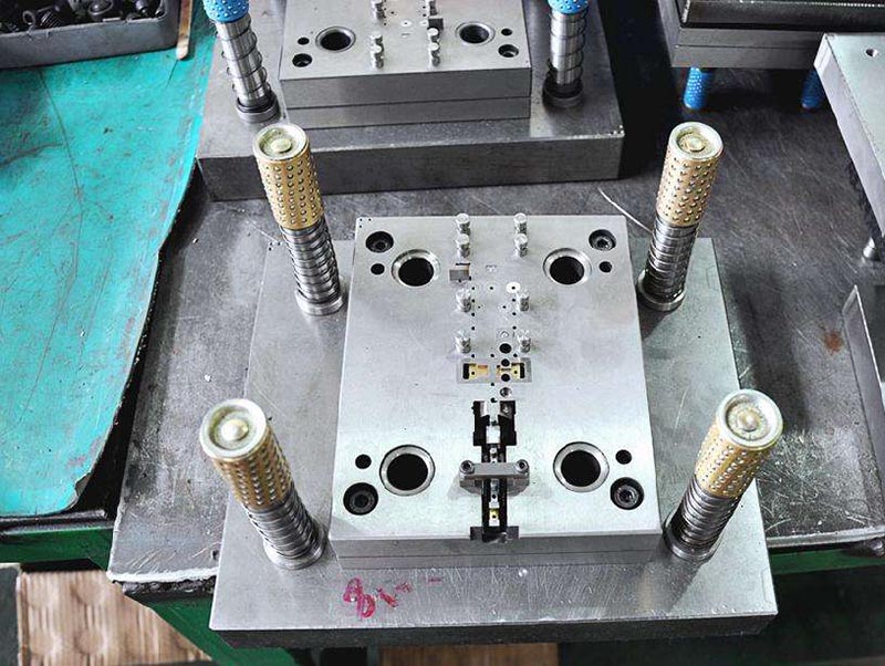 秦城模具制造-01