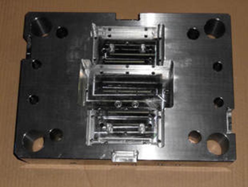 秦城精密塑料模-06